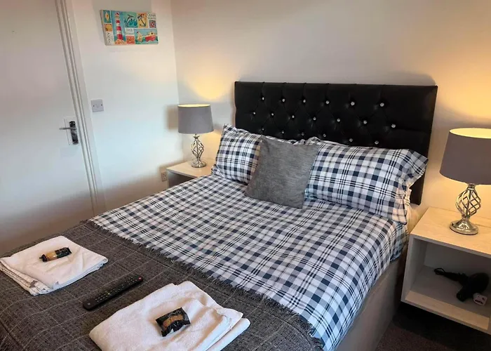 Hot Tub in Room Jubilee East - With Newly Refurbished Spa Facilities - Gamespit - And Smokehouse