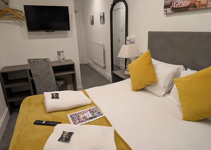 Hot Tub in Room Jubilee East - With Newly Refurbished Spa Facilities - Gamespit - And Smokehouse